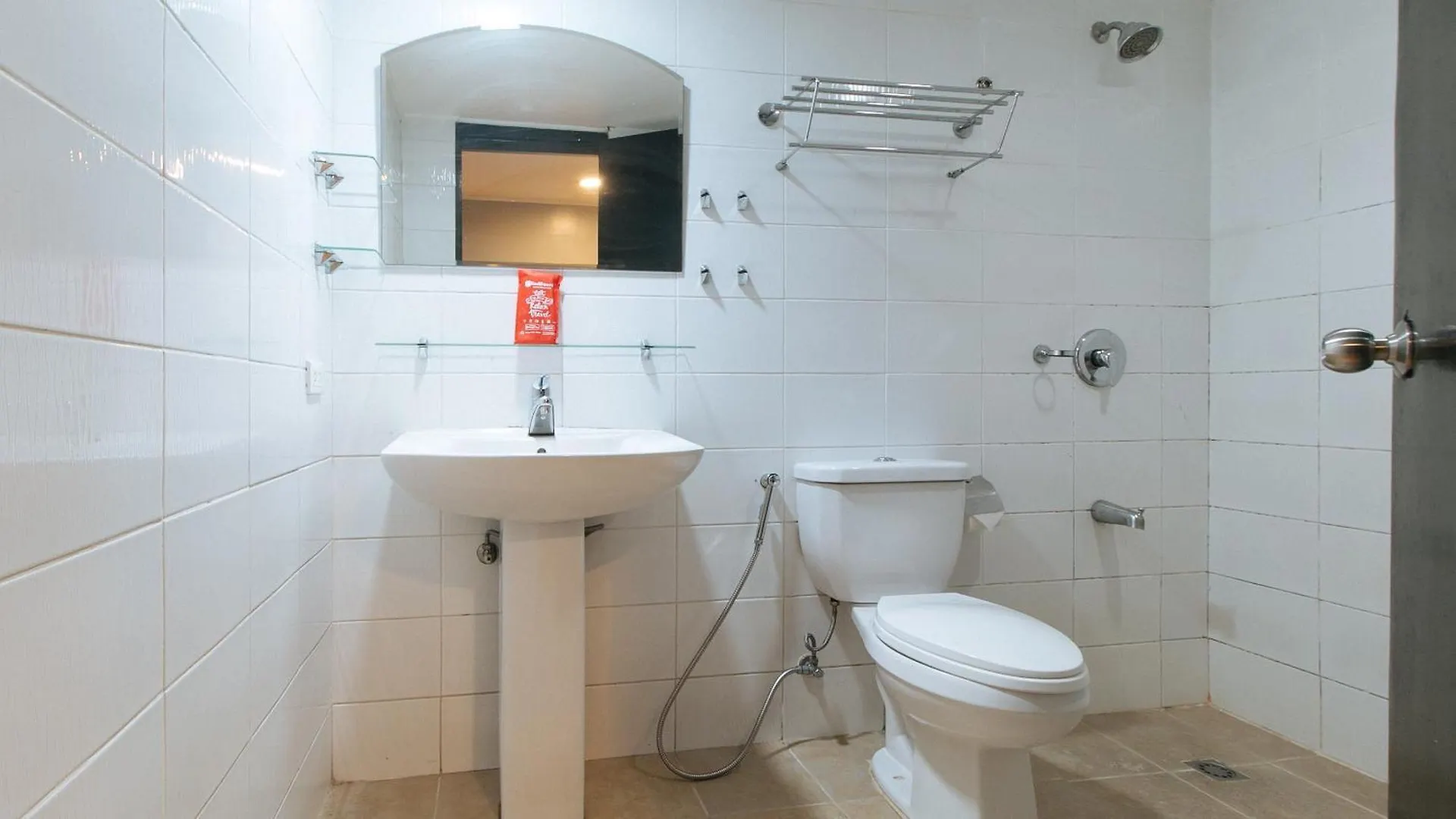 Reddoorz At Dbuilders Rooms Bangkal Makati Makati City Hotel