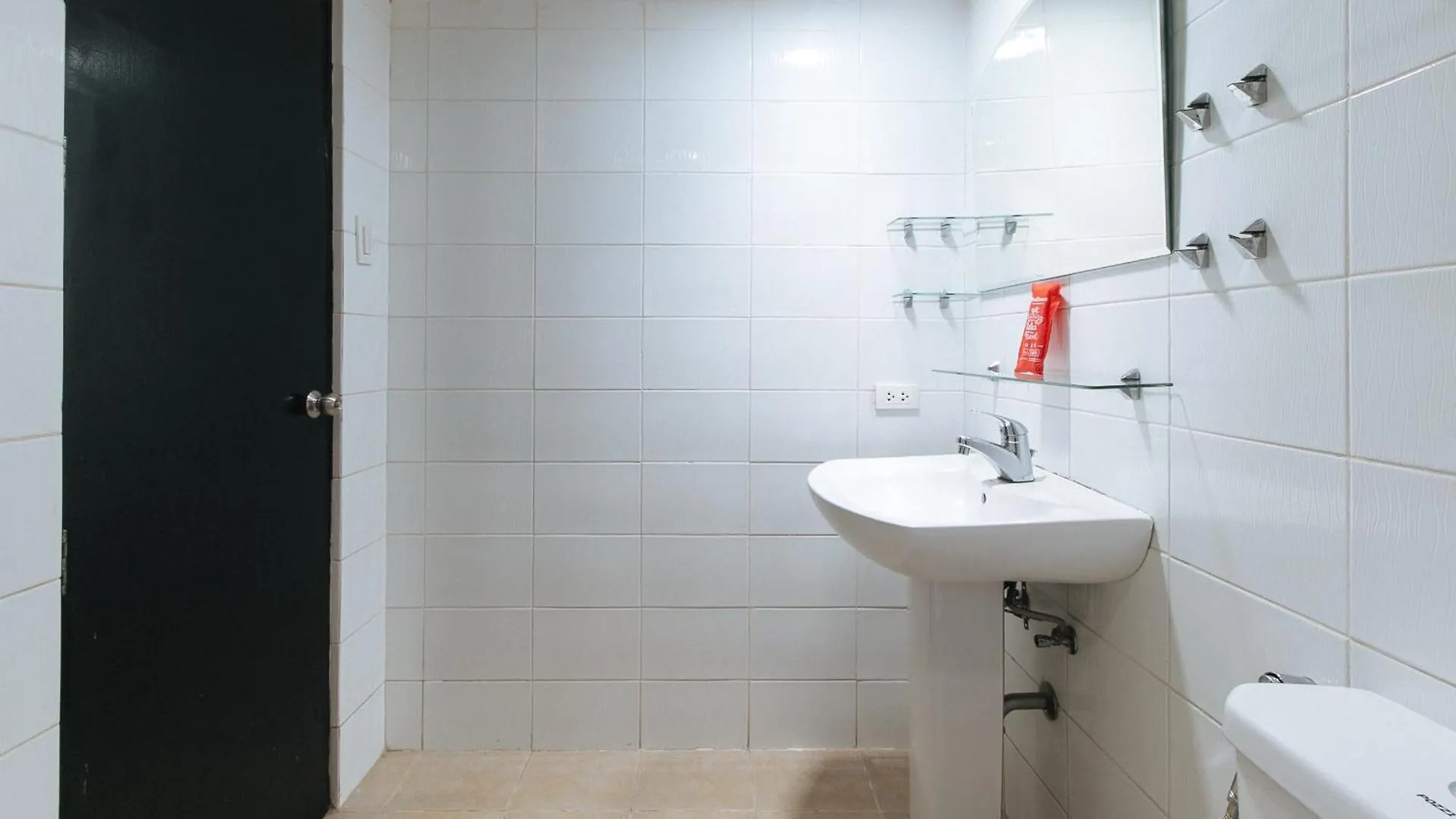 Hotel Reddoorz At Dbuilders Rooms Bangkal Makati Makati City