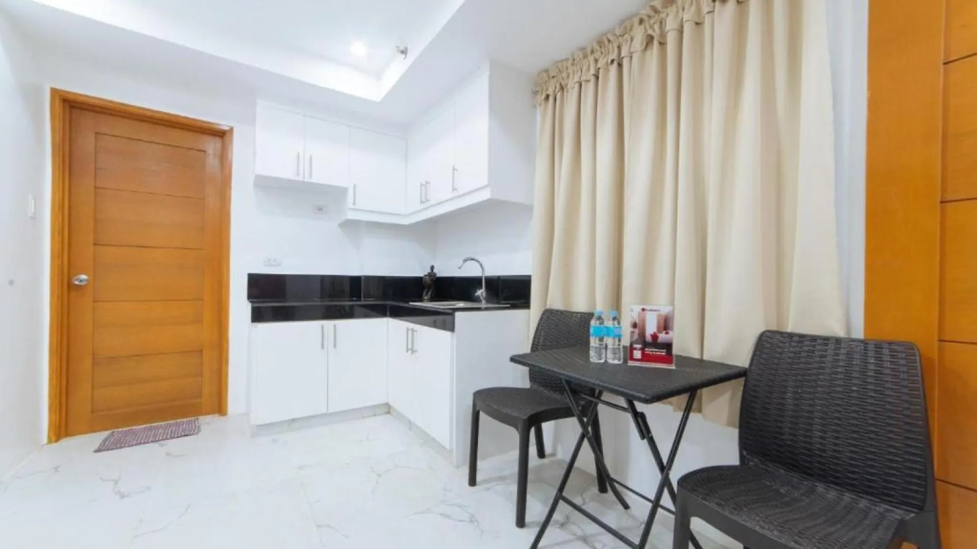 Reddoorz At Dbuilders Rooms Bangkal Makati Makati City