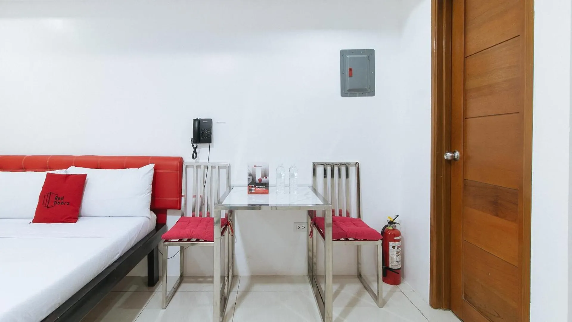Reddoorz At Dbuilders Rooms Bangkal Makati Makati City Hotel