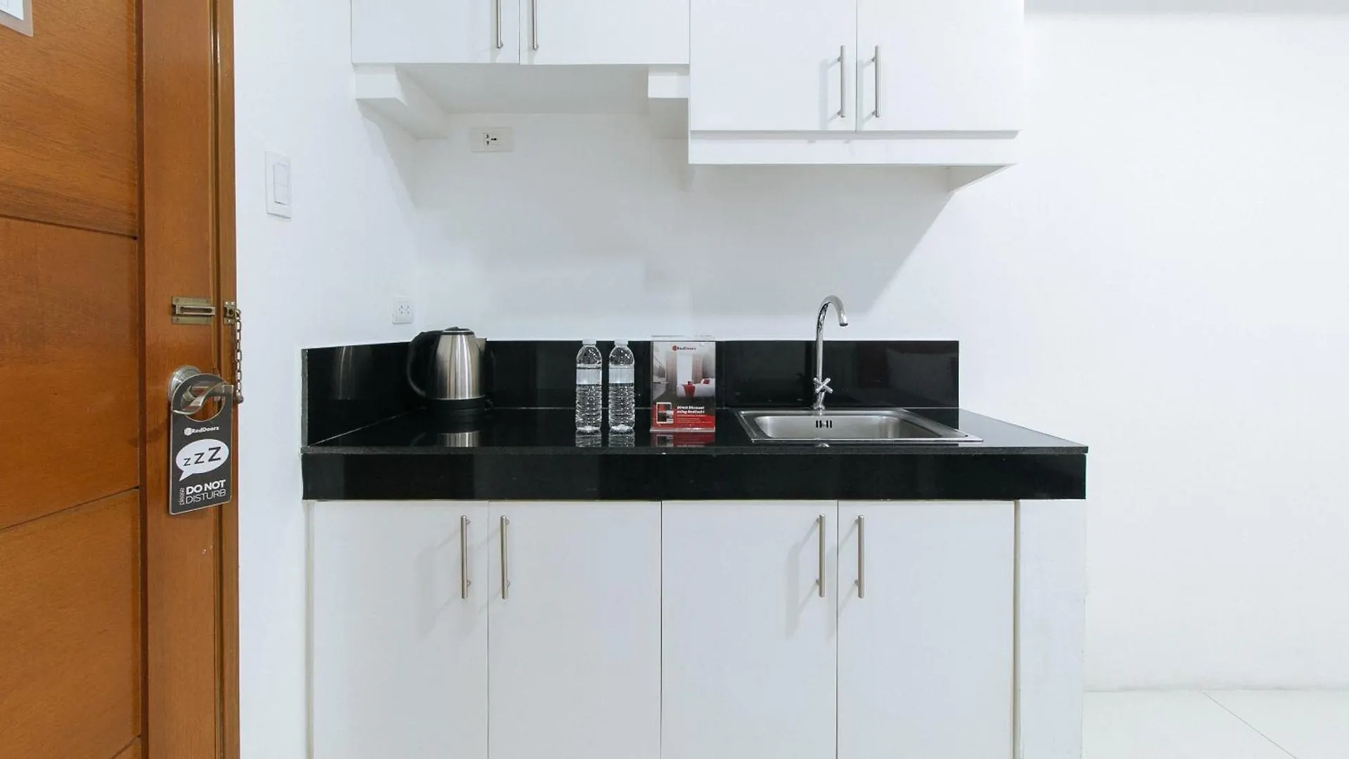 Reddoorz At Dbuilders Rooms Bangkal Makati Makati City 2*,  Philippines