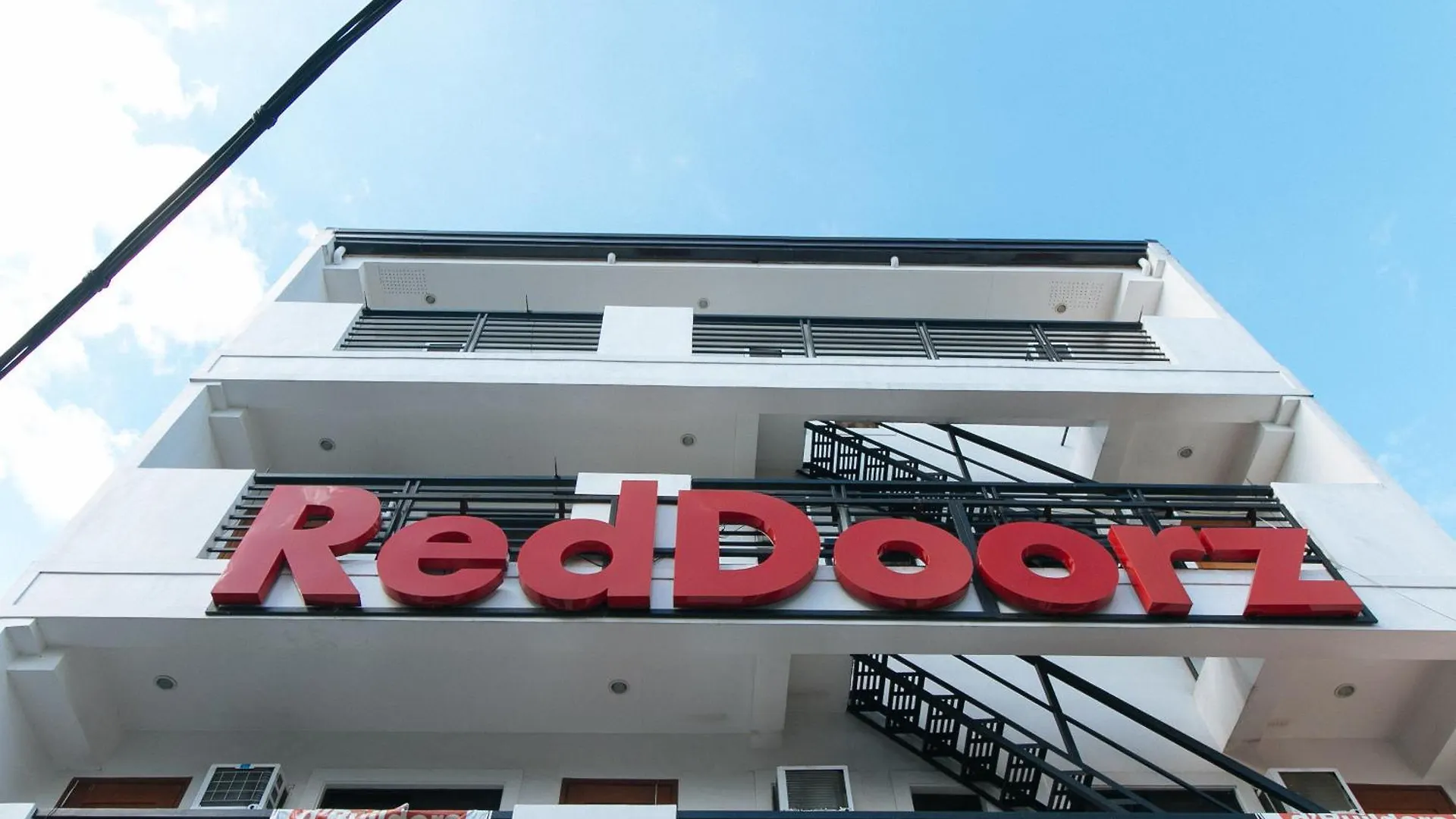 Reddoorz At Dbuilders Rooms Bangkal Makati Makati City Hotel