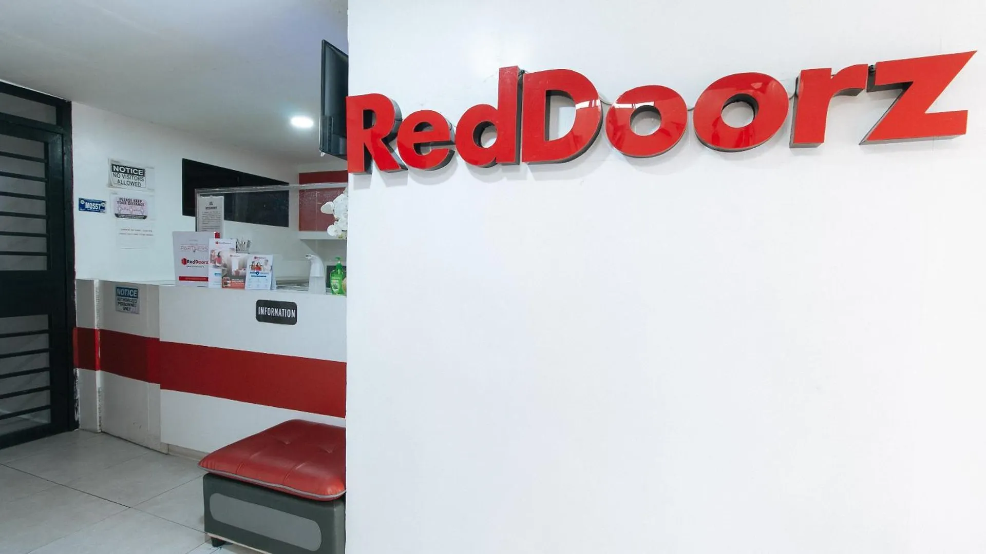 Reddoorz At Dbuilders Rooms Bangkal Makati Makati City Hotel